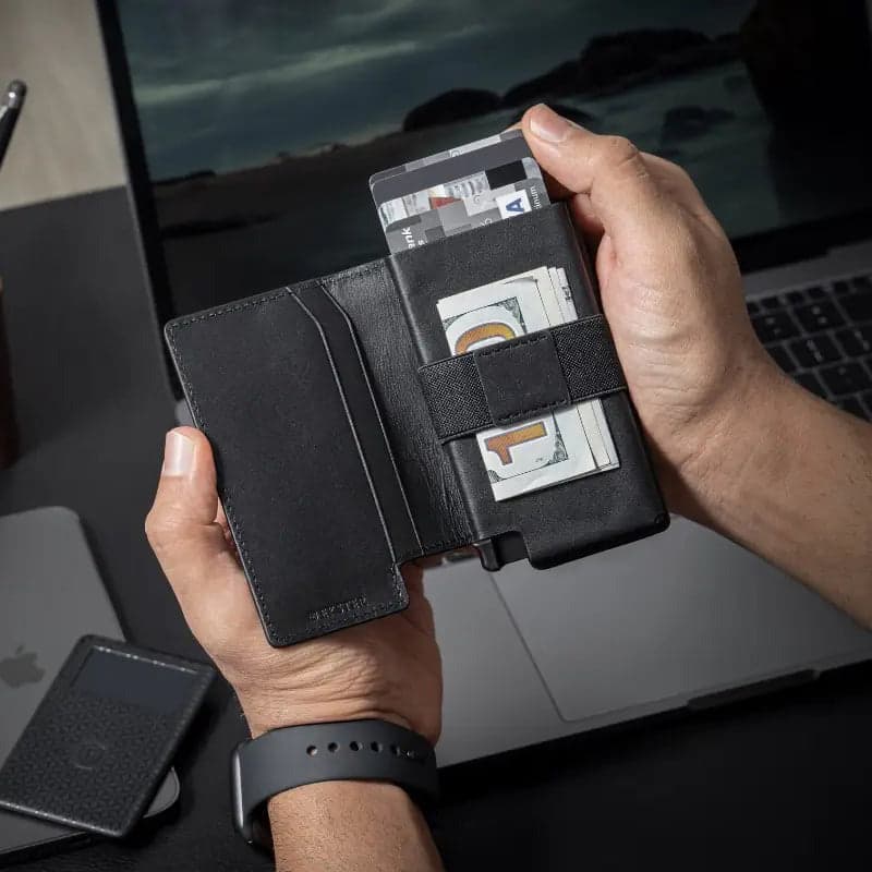 Xerus™ Plus Slim Leather Wallet with AirTag Slot, photo 14
