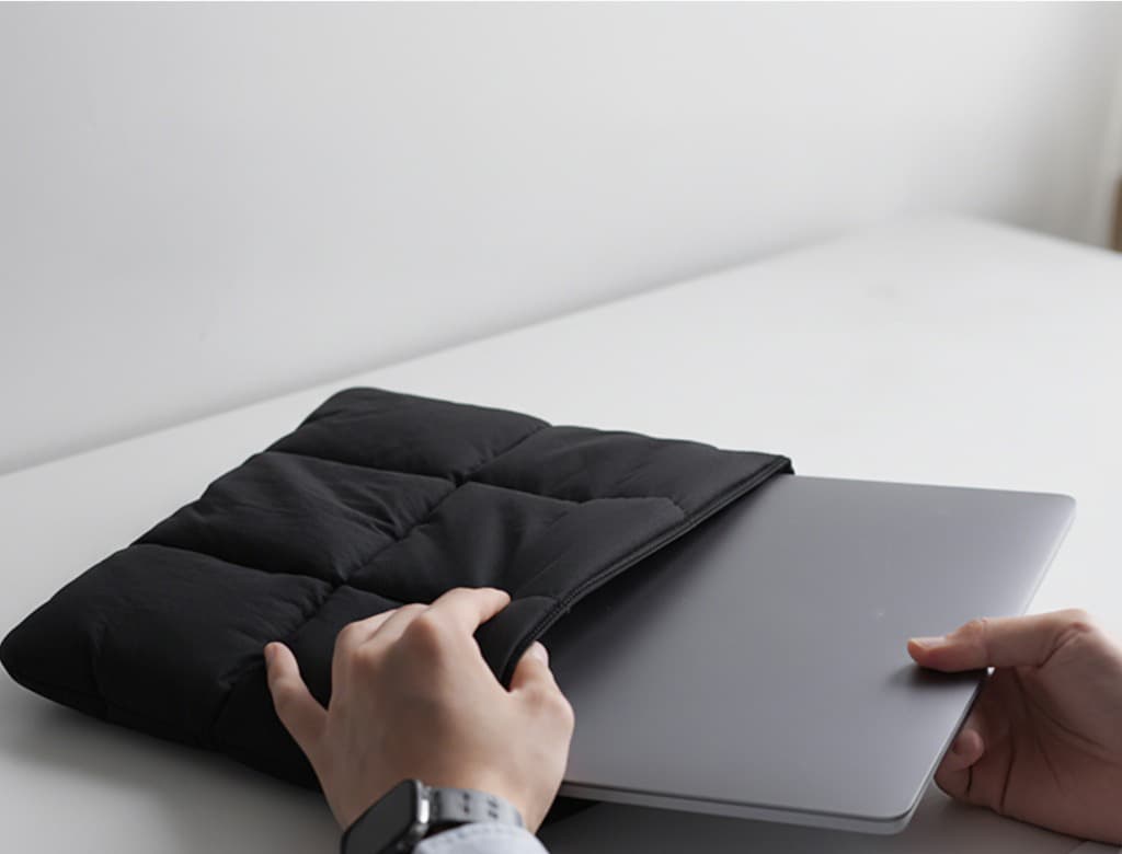 Bilbao Puffy Laptop Sleeve with Magnetic Closure, photo 12