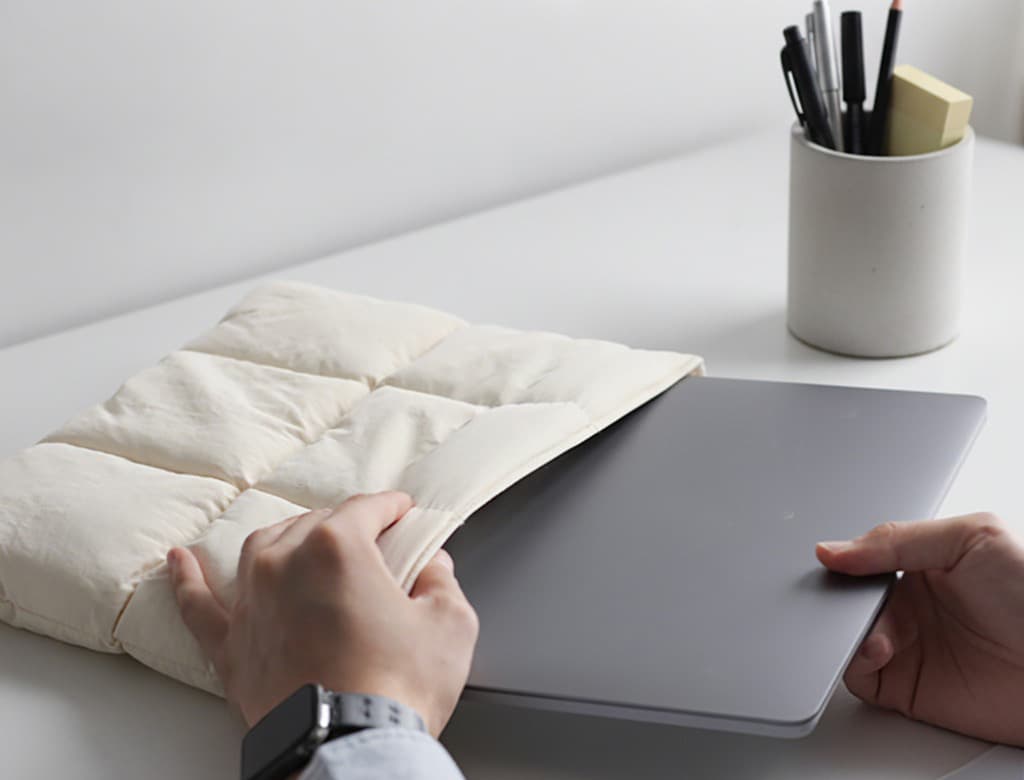 Bilbao Puffy Laptop Sleeve with Magnetic Closure, photo 11
