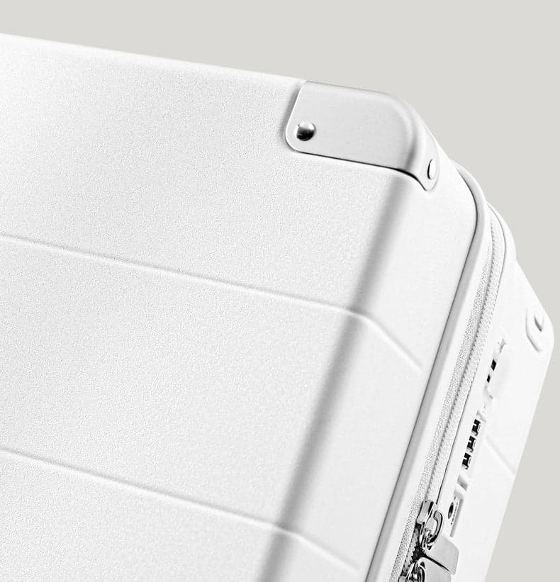 The Reign Man™ Pro Hardside Suitcase with USB Port, photo 4