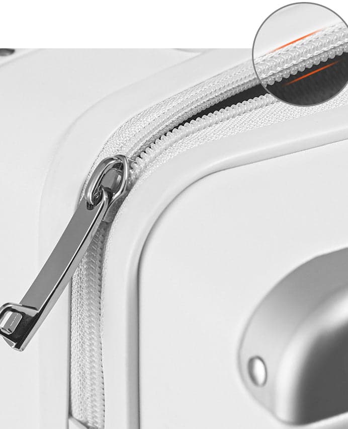 The Reign Man™ Pro Hardside Suitcase with USB Port, photo 6