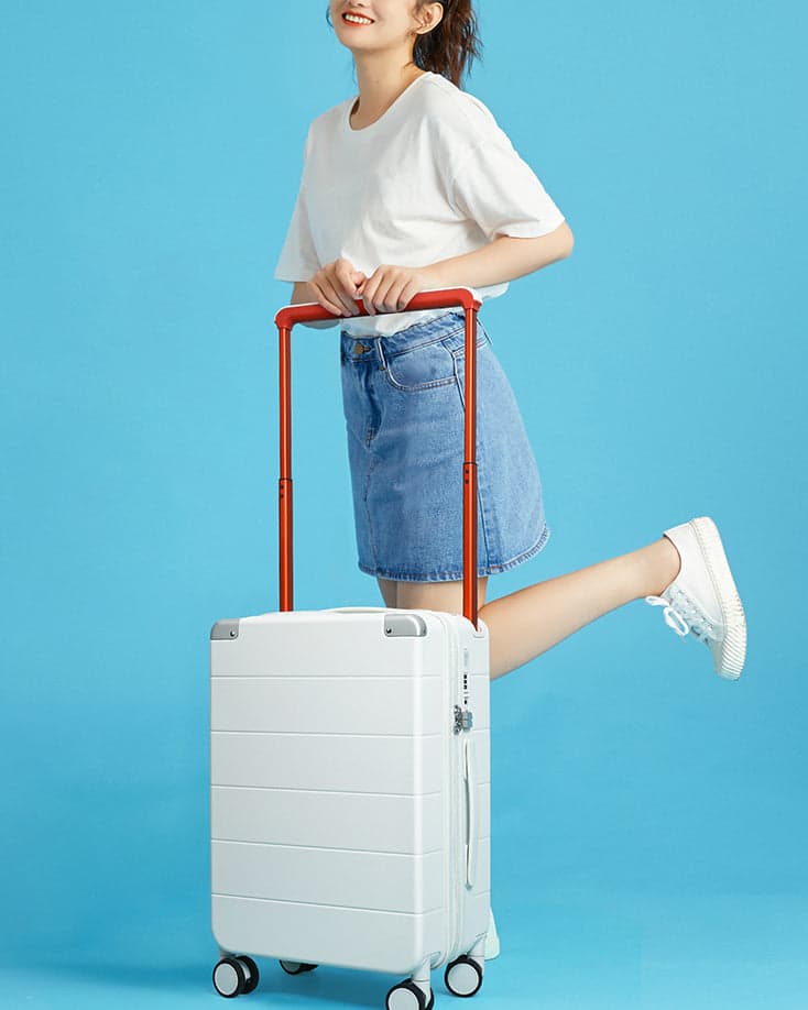 The Reign Man™ Pro Hardside Suitcase with USB Port, photo 13