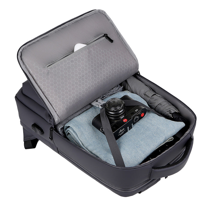 The SwiftTech™ Exclusive Backpack - Men's Dry and Wet Separation ...