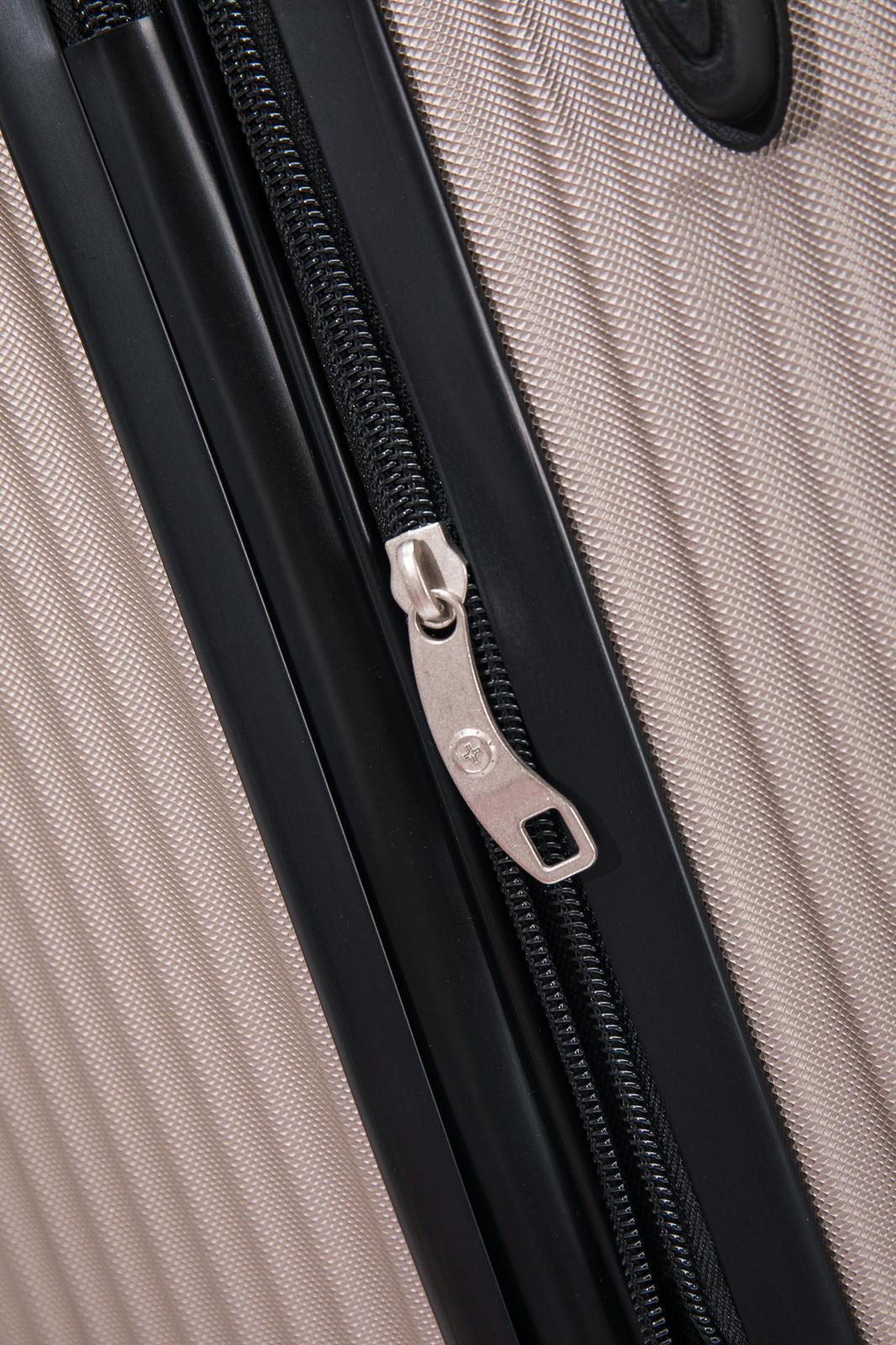 Swiss Digital® Crosslite Medium 24" suitcase