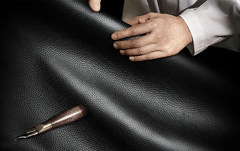 The Hilot™ Exquisite Leather 15.6" pack